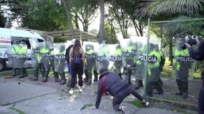 Muertos y ola de destrucción en protestas por agresión policial en Bogotá