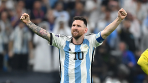 ¡De locos! Así fue la salida de Messi de un restaurante en Buenos Aires.