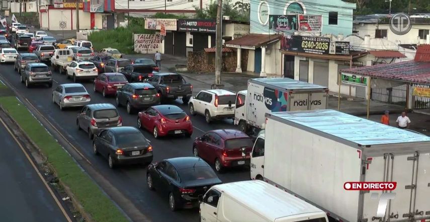Vista del tráfico vehicular producto del cierre en Vía Tocumen