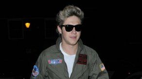 Niall Horan critica a un fan por fotografiarle en un avión