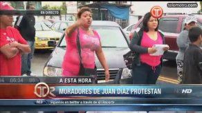 Residentes en Juan Díaz cierran vía Agustín Arango por temor a desalojo