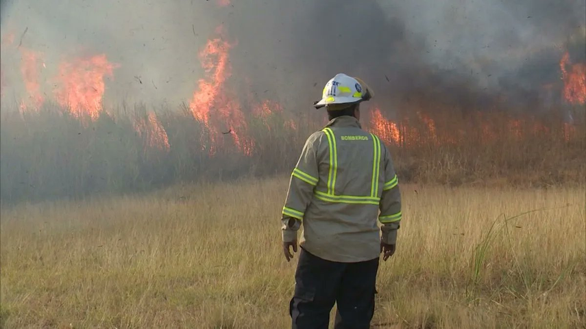 Emiten aviso de vigilancia por generación y propagación de incendios.