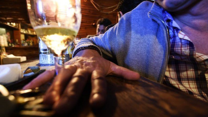 Cinco pasajeros ebrios obligan a desviar vuelo
