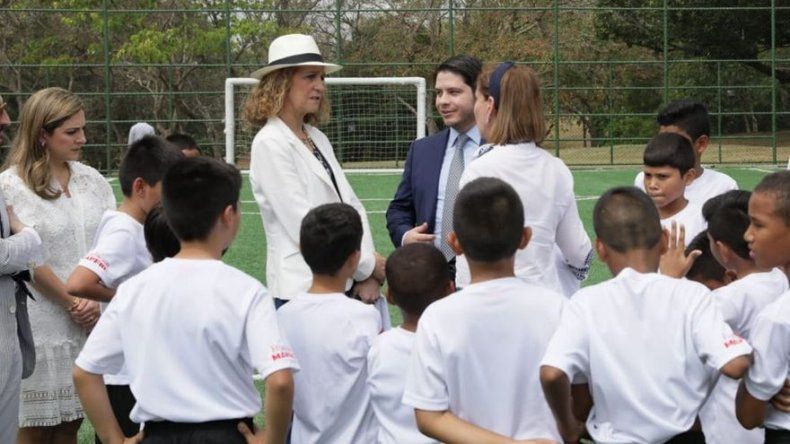 Elena de Borbón continúa en Panamá y visita Fundación Amigos del Real Madrid