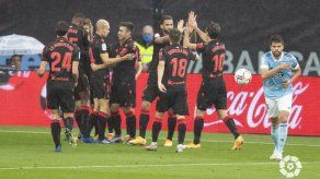 David Silva anota y la Real Sociedad es líder en España