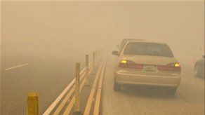 Residentes en Los Angeles regresan a viviendas en cenizas