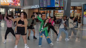 Fanáticos de Boza graban flashmob de Volar en el Aeropuerto Intl. de Tocumen