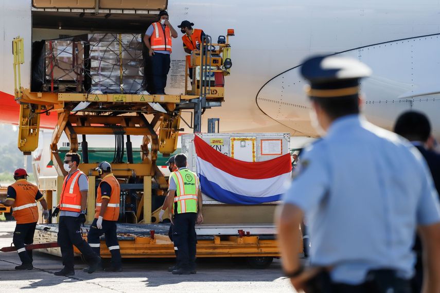 En Paraguay se han vacunado aproximadamente 2.6 millones de personas con la primera dosis.&nbsp;