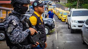 Seis aprehendidos por el homicidio del teniente de la Policía Nacional en Caimitillo. Seis aprehendidos por el homicidio del teniente de la Policía Nacional en Caimitillo.