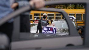 Biden echa de menos cercanía con votantes