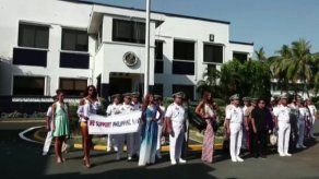 Concursantes de Miss Universo visitan la Armada Filipina