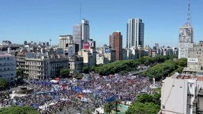 Miles protestan en Argentina contra el hambre y los tarifazos