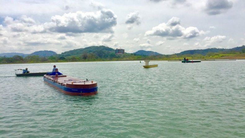 Pilotos del Canal de Panamá ensayan con minibuques antes de subir a neopanamax