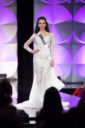 Desfile en vestido de noche - Miss Universo 2019