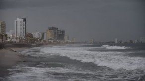 Willa se degrada a depresión tropical tras obligar evacuación de miles en México