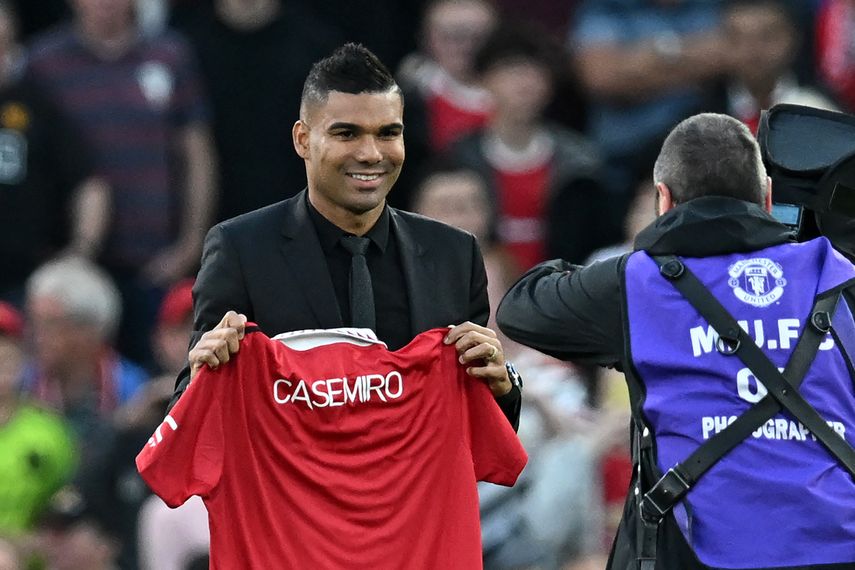 Casemiro en su presentación con el Manchester United.