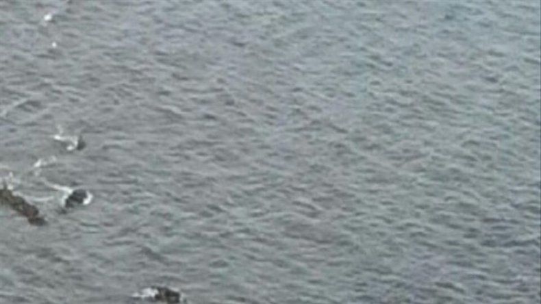 Rescatan a tres personas tras quedar atrapadas en rocas frente al Trump