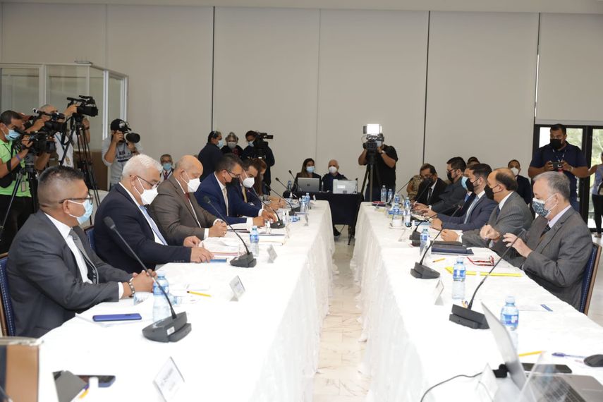 Mesa técnica que revisa los cambios a las reformas electorales.