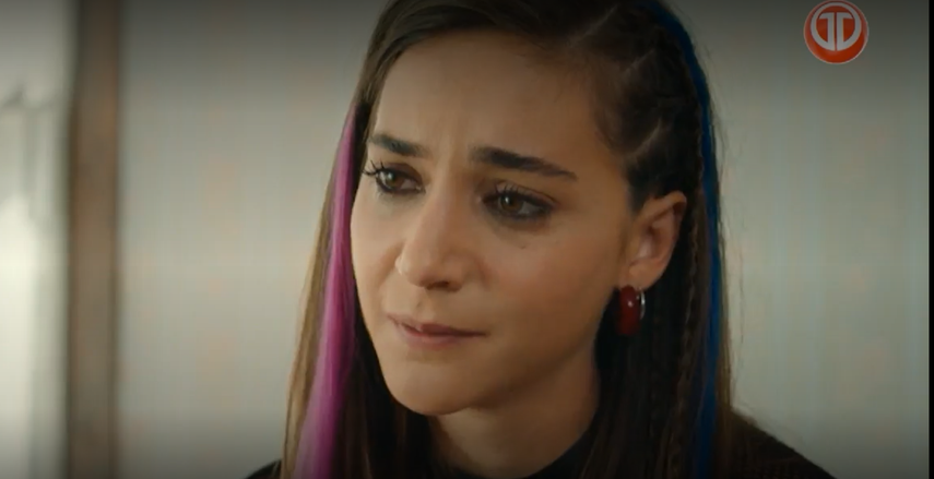 MUJERES | Derya conoce uno de los secretos de su madre