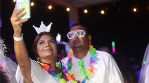 Boda masiva en Playa Veracruz.