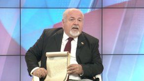 Muestran manuscrito firmado por Manuel Amador Guerrero