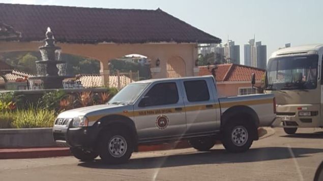 Presidenta de la Asamblea denuncia que desde auto de la Contraloría tomaban fotos a su residencia
