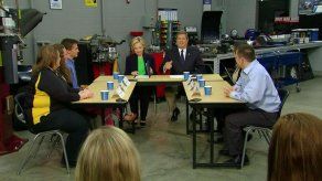 Clinton inicia su campaña en Iowa con pequeñas citas locales