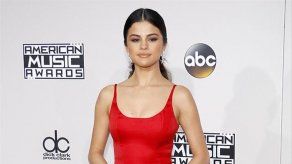 Selena Gomez asegura que su rostro angelical es un obstáculo para su carrera