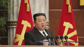 En un discurso en un cónclave del partido oficialista la semana pasada, Kim pidió medidas para mejorar las capacidades nucleares de Corea del Norte, afirmando que la situación de seguridad del país es “sumamente grave”.