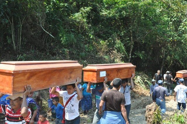 Entierras a 81 víctimas del conflicto armado en Guatemala 33 años después