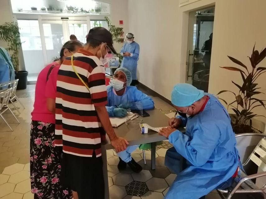 Los hisopados se mantienen a nivel nacional para detectar más casos de COVID-19.