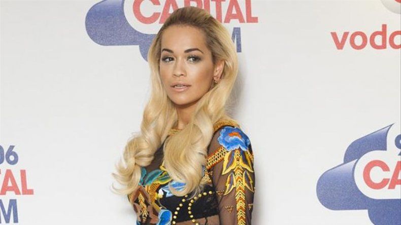 Rita Ora cree que es demasiado amigable