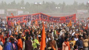 Miles en la India exigen reconstrucción de templo hindú