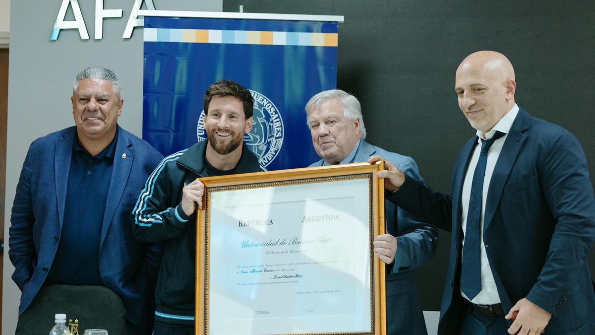 Lionel Messi recibe doctorado honoris causa de la UBA.