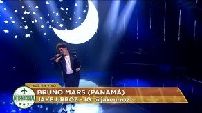 Bruno Mars durante su interpretación de Talking to the Moon en Yo Soy Perú.