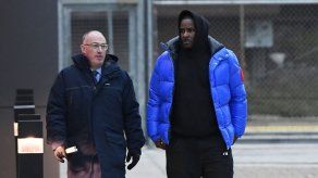 Emerge defensa legal de R. Kelly ante cargos por abuso sexual
