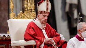 El papa Francisco pasó por una intervención de tres horas el domingo por lo que el Vaticano describió como un estrechamiento del intestino El papa Francisco pasó por una intervención de tres horas el domingo por lo que el Vaticano describió como un estrechamiento del intestino