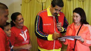 Maduro reconoce descontento popular pero pide apoyo en parlamentarias