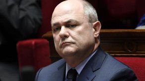 Investigan a ministro francés por contratar a sus hijas como asistentes parlamentarias