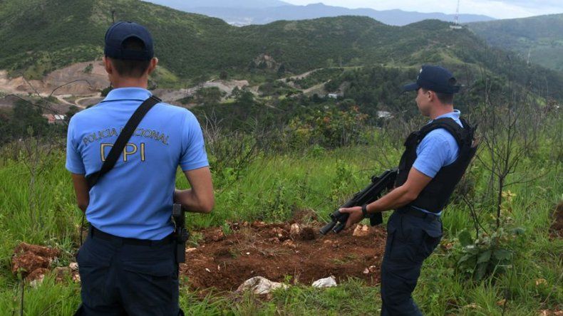 Autoridades hondureñas descubren fosa clandestina de pandilleros