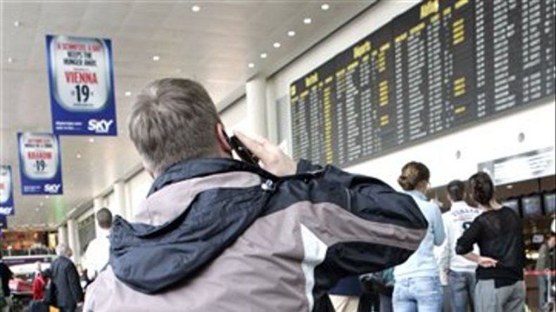 Parlamento de UE respalda topes a tarifas por roaming