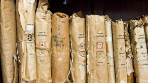 Académicos en Cuba trabajan para salvar archivos coloniales