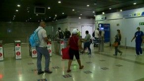 Autoridades recomiendan el uso de pantallas faciales en transporte público