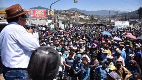 Guatemala: indígenas bloquean carreteras pidiendo inclusión