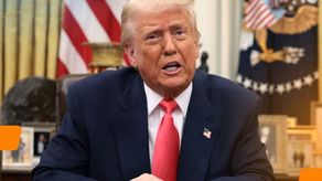 Trump niega que el retraso de aranceles a Canadá y México esté relacionado con caídas en la bolsa