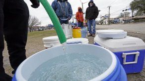 PAUL J. WEBER y JILL BLEED