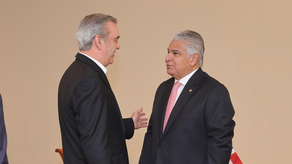 José Raúl Mulino junto al presidente de República Dominicana Luis Abinader