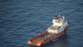 Muchos de los migrantes piden asilo, pero Italia suele rechazarlos porque están huyendo de pobreza, que es un factor económico, y no de factores políticos como persecución, conflictos o guerras.