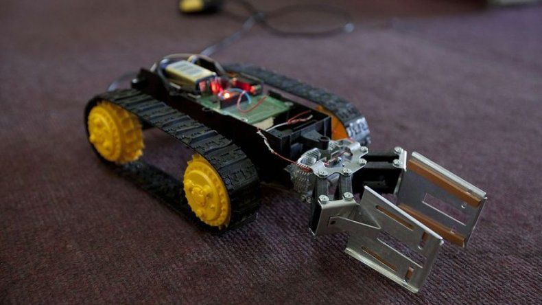 Tena, el robot que desafía a los francotiradores busca empleador