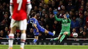 Con goles españoles el Chelsea derrota 2-0 al Arsenal en Copa de la Liga